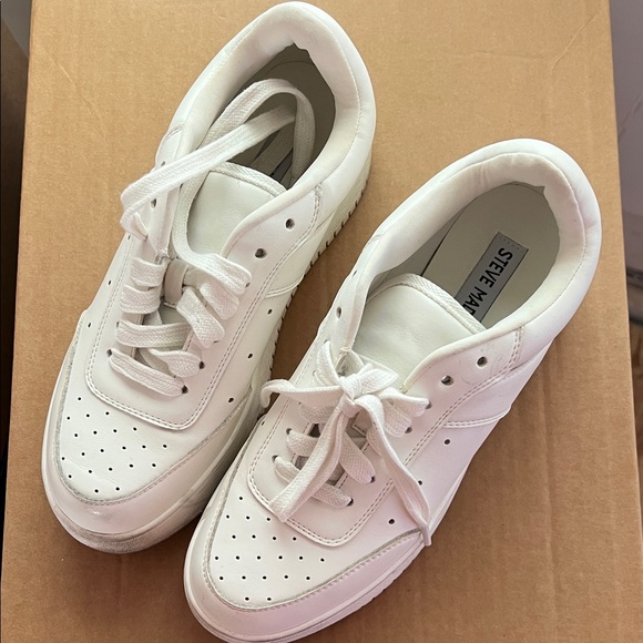 Steve Madden Shoes - Steve Madden Classic White Lace-Up Sneakers 7.5
